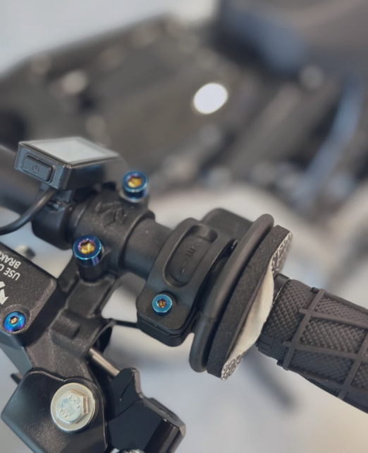 Titanium regen throttle bolt